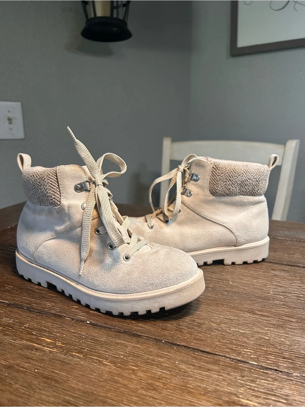 Crown Vintage cute cream
